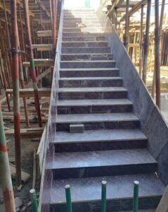 مقاول معماري جدة يقوم بتنفيذ أعمال الحدادة والقواعد لفيلا في حي أبحر الشمالية بجدة.